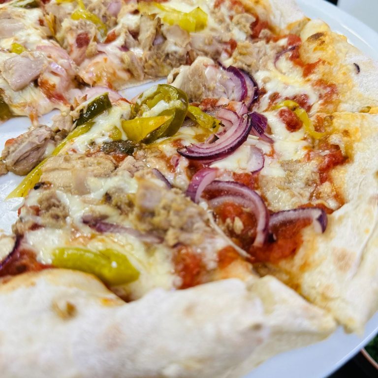 Kung Fu Pizza Tonno mit Thunfisch und Zwiebeln